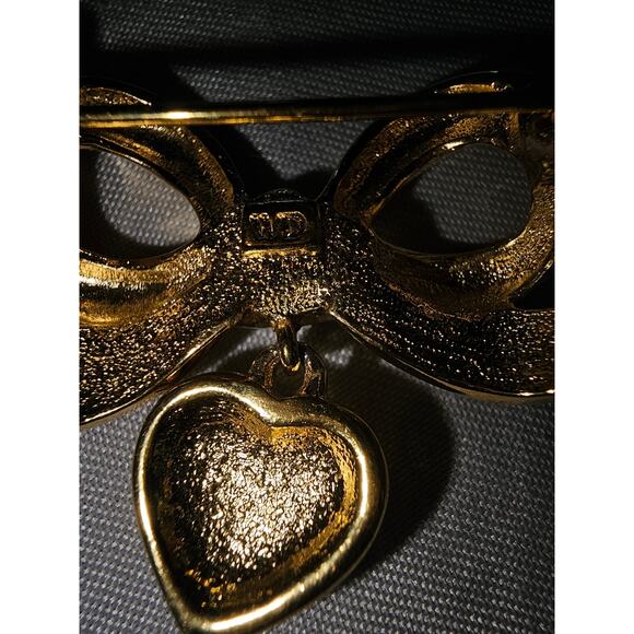 Vintage Whiting & Davis (WD) Gold Tone Bow Brooch Pin Rhinestone Heart Drop - Picture 6 of 7